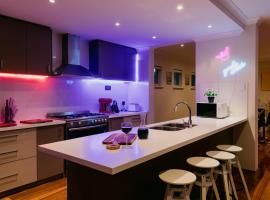 Waterfront Home Rockingham, hotel v destinaci Rockingham