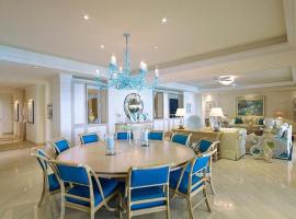 Beachfront Resort Villa 5 Bedrooms, hotel a Saint James