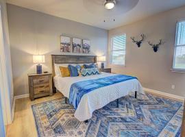 NEW Oak Lodge at Little Ranches 5 min to Square, hotel s vířivkou v destinaci Wimberley