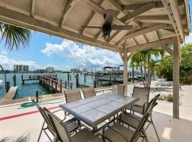 Beach Getaway! 5min walk to the beach! Gulf & Bay views