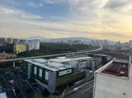 Increíble alojamiento en Santa Fe, CDMX con alberca, gym y estacionamiento