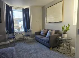 Stay Zen Apartments - Free Parking & Private Garden Ground Floor Central Woking - Business & Leisure