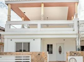 Maximum Beach Hotel, Hotel in Corozal
