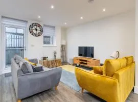 Jollys-Contemporary Beachfront Property, Pet Friendly with optional Hot Tub