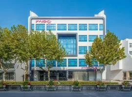 Moxy Suzhou City Centre
