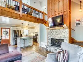 Hot Tub and Movie Room Updated Cabin in Ellijay!