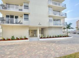 Estero Beach & Tennis 1201-A by Sun Palace Vacations, Hotel in Fort Myers Beach