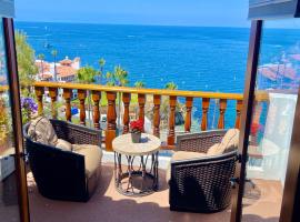 Hillside Villa W Pool, Hot Tub & Beach Access, hotel com banheiras de hidromassagem em Avalon