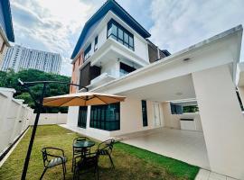 New Sea Breeze Landed Home 13pax BatuFerrigghi, villa in Batu Ferringhi