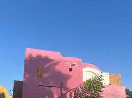 Shamandy house same same but different, hotel in Jazīrat Aswān