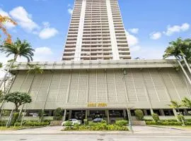 Royal Kuhio 1604 - Spacious Studio with Stunning Mountain Views in the Heart of Waikiki!