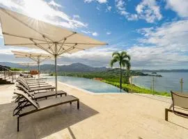 360 Splendor 104A-Ocean View 2 Br Condo-Breakfast Included!