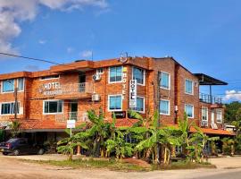 Hotel La Herradura, hotel v destinaci Puerto López