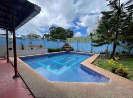 Casa La Viva - house with pool โรงแรมในตาไกไต