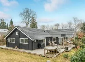 Lovely Home In Hornbæk With Wifi
