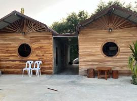 Baan Suan Pongsiri บ้านสวนพงษ์ศิริ, penzion v destinaci Ban Tha Sakae