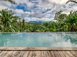 Kalikasan Glamping Resort near Manila with Overlooking Pool and Starlink, glamping en Calauan