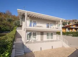 White Apartment In Marciaga Di Costermano