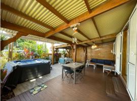 Meubl&eacute; Sainte-Th&eacute;r&egrave;se, hotel s parkirali&scaron;tem u gradu 'La Possession'