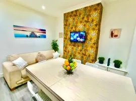 Lovely 4 bedroom home in Anfield - near Stadium, City Centre, sleeps 18