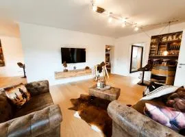 NEU - Wild Western Wohnung - 110 qm umgeben von Pferden am Fluss