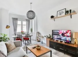 Lovely quiet 2 rooms close to center with balcony