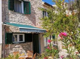 Charming Traditional Townhouse - Holiday Home Kata