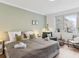 SHINY HOMES - Trendy Apartment Close to City Center