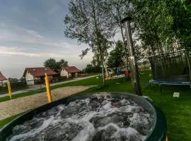Ostoja Lemany - domki na Kaszubach, sauna, balia-jacuzzi, plac zabaw, tyrolka , dwa boiska, miejsce na ognisko, grill gazowy