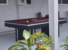 Holliday 3-bedroom Private duplex House Parking WiFi BBQ Karaoke Available