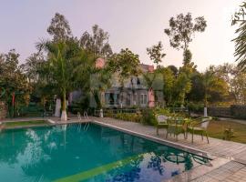 Corbett Calling with Projector Set-Up by StayVista, hotel v destinaci Ramnagar