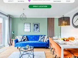Tattenhoe House with Free Parking, Fast Wifi, Garden and Smart TV by Yoko Property