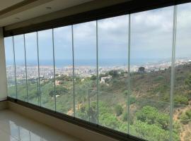 Sea view, apartment Ain Saadeh, hotel i Beit Meri