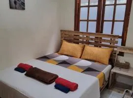 Taefoo Homestay - Paris Room Free Wifi, Air Conditioner & 3 Shared Bathrooms COOL & COZY