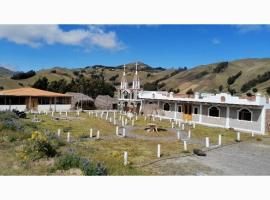 Hoster&iacute;a Uksha Wasi, hotel with pools in Pujil&iacute;