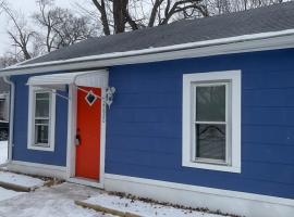 Blue MiniCastle, NEXT 2 DTW, 3BR, cottage in Romulus