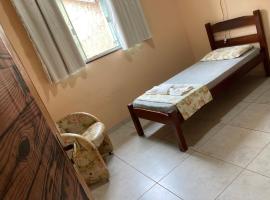 Quarto com banheiro compartilhado em Araguaína, hotel v destinaci Araguaína