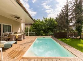 Elegant Pool Bungalow - Vienna City Limit, hotel in Hennersdorf