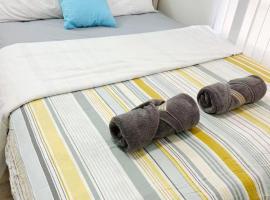 New renovated room with shared bathroom、ハシエンダ・ハイツのゲストハウス