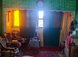 The Media Avenue House, hotel in Maḩaţţat al Qirsh