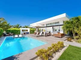 Oceanside 2 Bedroom Luxury Villa with Private Pool, 500ft from Long Bay Beach -V8