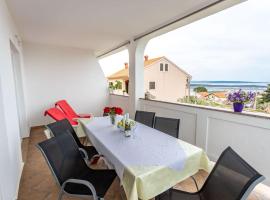 Apartments Nada، فندق في Banjol