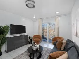 Deluxe Condo with free Parking 20 Min to NYC