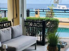 Luxury Oceanfront Elegancia, מלון עם בריכה בקרלנדיק