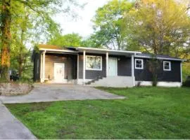 Updated cottage, Screened Patio, Near Lake Barkley