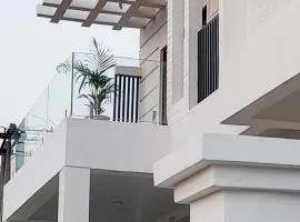 Saya's Abode - Railview Suites
