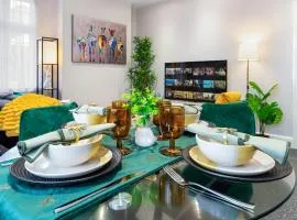 Stunning & Immaculate London 2-Bed-King Bed-25 Percent off Long Stays-Sleeps 6- Parking Available!