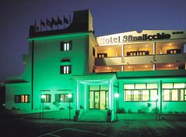 Hotel Sfinalicchio: Vieste, Sfinalicchio Plajı yakınında bir otel