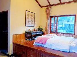 Dali Lily Guest House, close to the Honglongjing Gate of the ancient city,only 200 meters ,near the Cangshan and Erhai Lake,English-speaking service, convenient payment, hotel em Dali Ancient Town