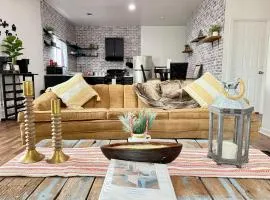 GUEST RANCH HOUSE w POOL access near NATL PARKS